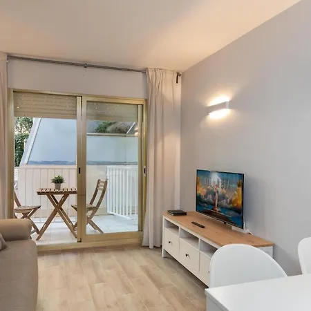 Lets Holidays Pool Near 5 Апартаменти *